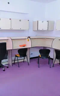 منشی پانسیون دخترانه