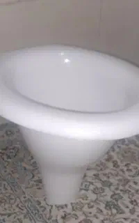 کاسه توالت فرنگی کاملا سالم‌و نو