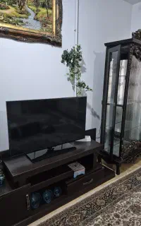 ویترین همراه با میزتلویزیون در حد نو