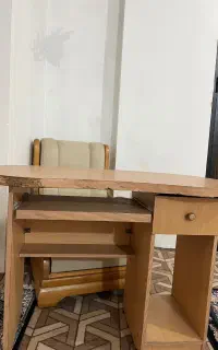 میز تحریر و کامپیوتر