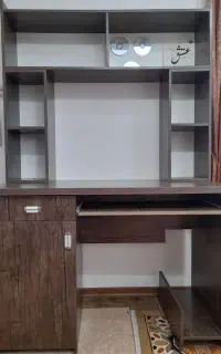 میز تحریر و کامپیوتر