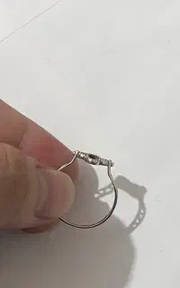 انگشتر طلا ونکلیف نقره‌ای