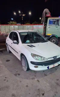 ۲۰۶تیپ دو مدل ۸۳فنی بسیار سالم