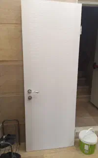 درب چوبی روکش دار همراه آینه روشویی