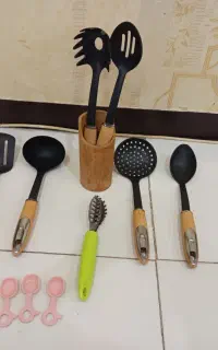 تعدادی وسایل اشپزخانه