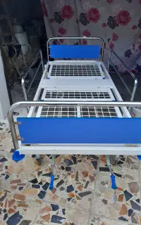 یک عدد تخت بیمار ویک عددچرخ ولچیر حمام فروش فوری