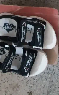 صندل سایز ۲۸و سایز۴۱ پوشیده  نشده