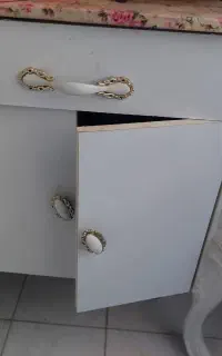 میز اتو .دیوار کوب و فرش شگی