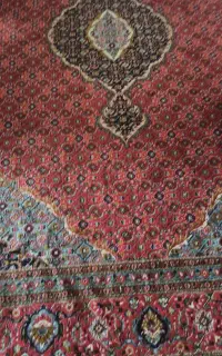 یک تخته فرش ماشینی ۱۲ متری نقش ماهی