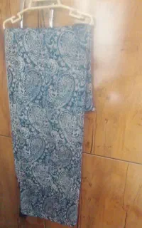 شال آبی رنگ فیروزه ای