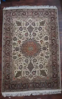 قالیچه زرع و نیم گل ابریشم تبریز