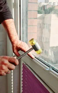 تعمیرات و تنظم درب و پنجره دوجداره شیشه pcv