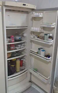 یک عدد یخچال و فریزر و یک عدد فریزر کامل