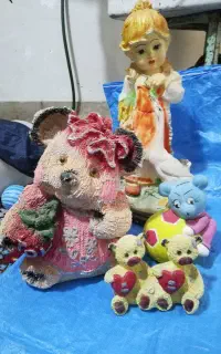 تعدادی مجسمه