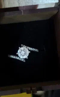 انگشتر تک نگین