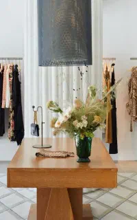 استخدام دائمی فروشنده خانم جهت پوشاک (فقط دو شیفت)