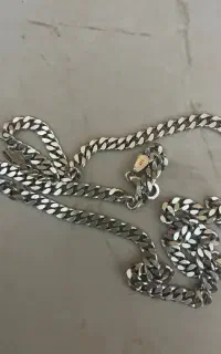 دو زنجیر و یک پلاک نقره