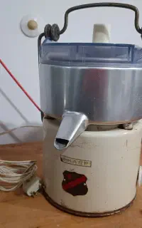 آبمیوه گیری خانگی قدیمی