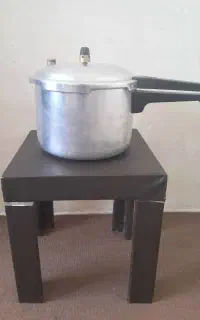 یک عدد زودپز جنس چدن مارک تک ۱۲نفره درحدنو