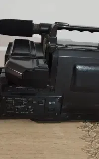 دوربین فیلمبرداری قدیمی VHS