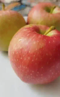 سیب خوشمزه و آبدار