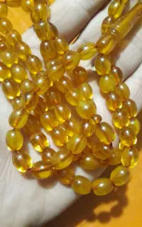 تسبیح کهربا رگه دار