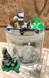اکواریوم بزرگ با تمام وسایل