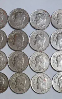 ۲۵ عدد سکه ۱۰ ریالی شاهی باهم دانه ای ۷۰ هزار تومن