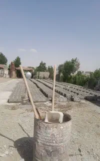 یک کارگر بلوک زن نیازمندم