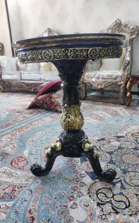 میز کنار سالنی