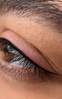 جذب مدل خانم برای آرایش دائم ابرو و چشم