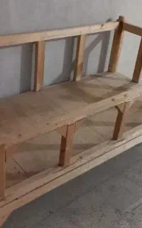 تخت چوبی