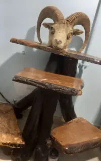 میز کامپیوتر و یک عنوان درمی شده