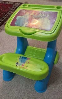 تاب و روروک و میز تحریر کودک