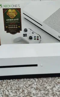 یک دستگاه XBOX ONE S یک ترابایت همراه با دو دسته
