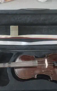 ویولون ۴/۴ دست ساز عالی وتمیز وسالم