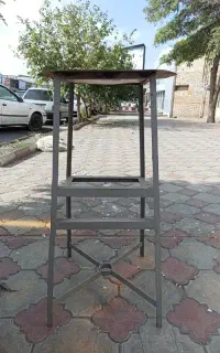 چهارپایه فلزی بلند