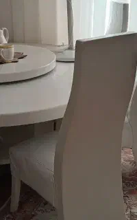 به علت جابجایی مبل ومیز نهار خوری به فروش میرسد