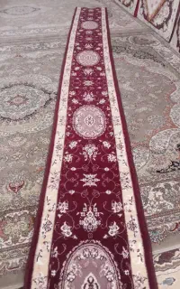 چندعدد شال و یک پالتوی مشکی و بارانی نو