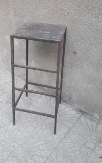 چهار پایه فلزی