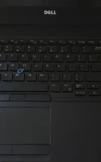 لپتاپ ۵۵۸۰ صفحه نمایش ۱۵.۶ اینچ بسیار تمیز