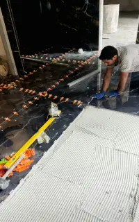 کاشی کاری، اسلب، کاشی و سرامیک