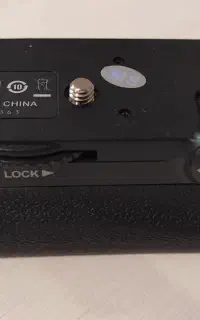 باتری گریپ نیکون D7000 مدل MB-D11
