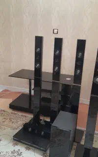 سینما خانواده برند سامسونگ همراه با میز تلویزیون