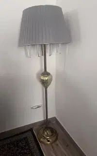 آباژور ایستاده
