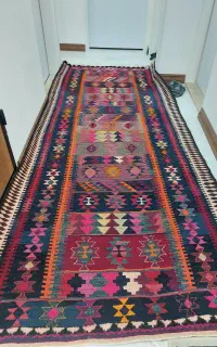 گلم دست بافت محلی با پشم ورنگ آمیزی سنتی.ع