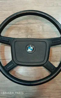 بی ام و قرمز مدل ۱۹۷۶ مدل ۵۱۸