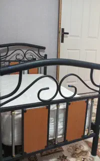 تخت آلومینیومی کوچک
