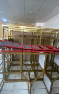 استندفروشگاهی طلایی استندویترینی قفسه و دکور مغازه