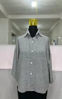 خیاط بیرونبر و راسته دوز داخل کارگاه
